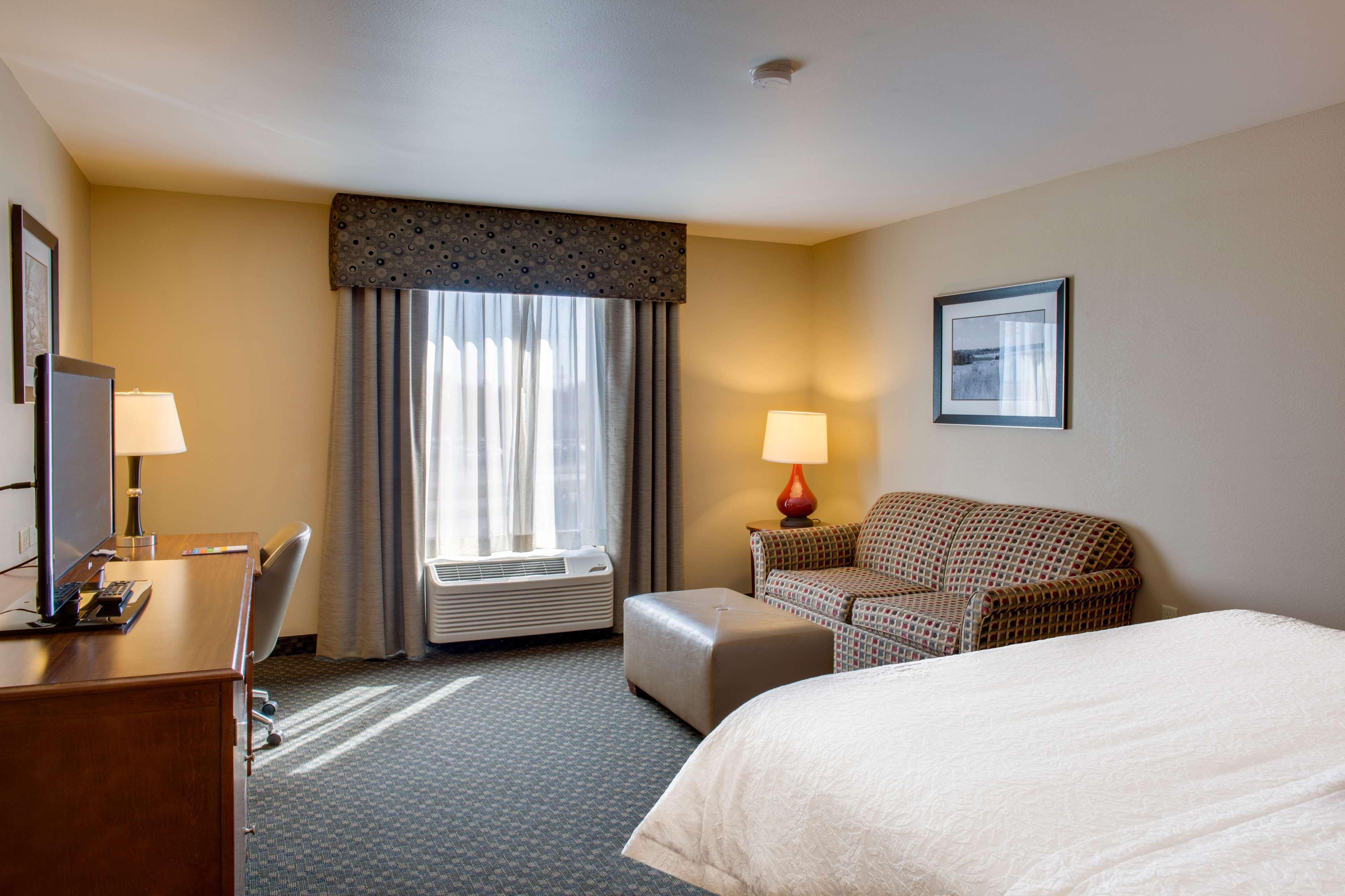 Hampton Inn Чикаша Екстериор снимка
