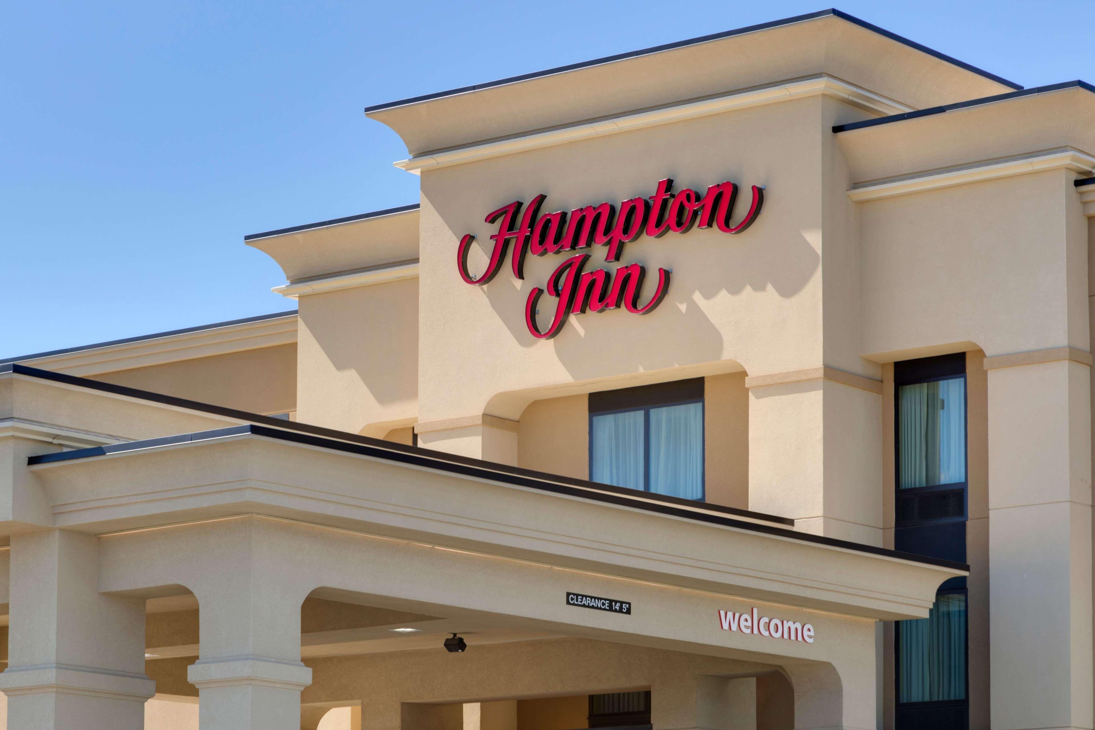 Hampton Inn Чикаша Екстериор снимка