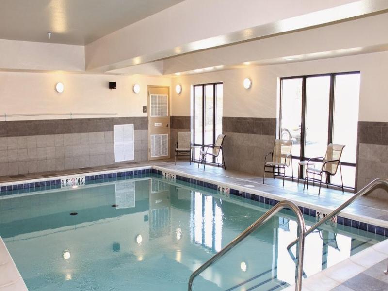 Hampton Inn Чикаша Екстериор снимка