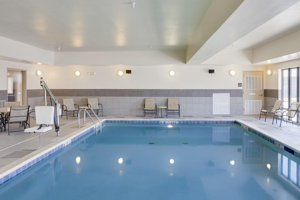 Hampton Inn Чикаша Екстериор снимка