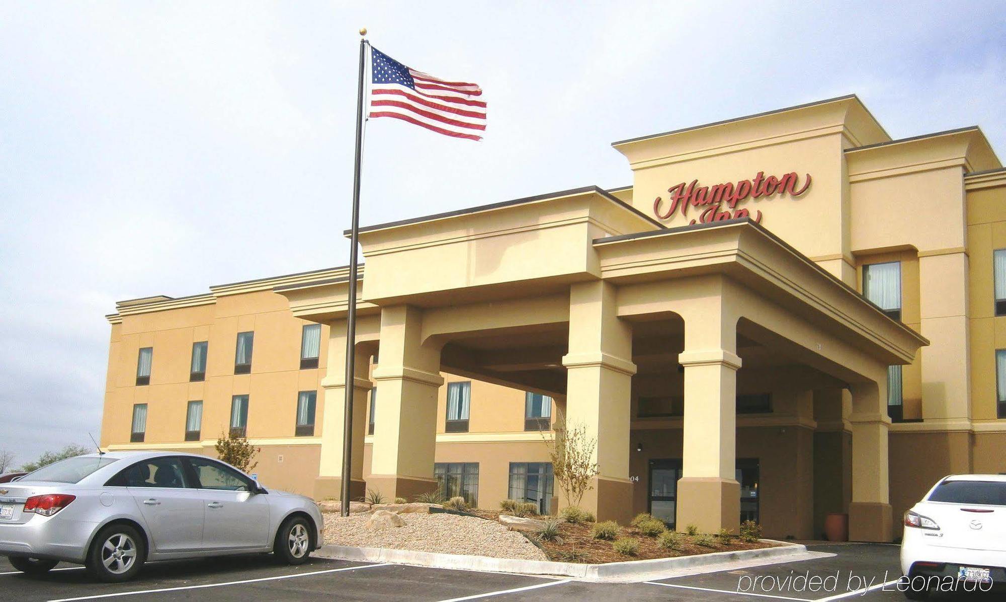 Hampton Inn Чикаша Екстериор снимка
