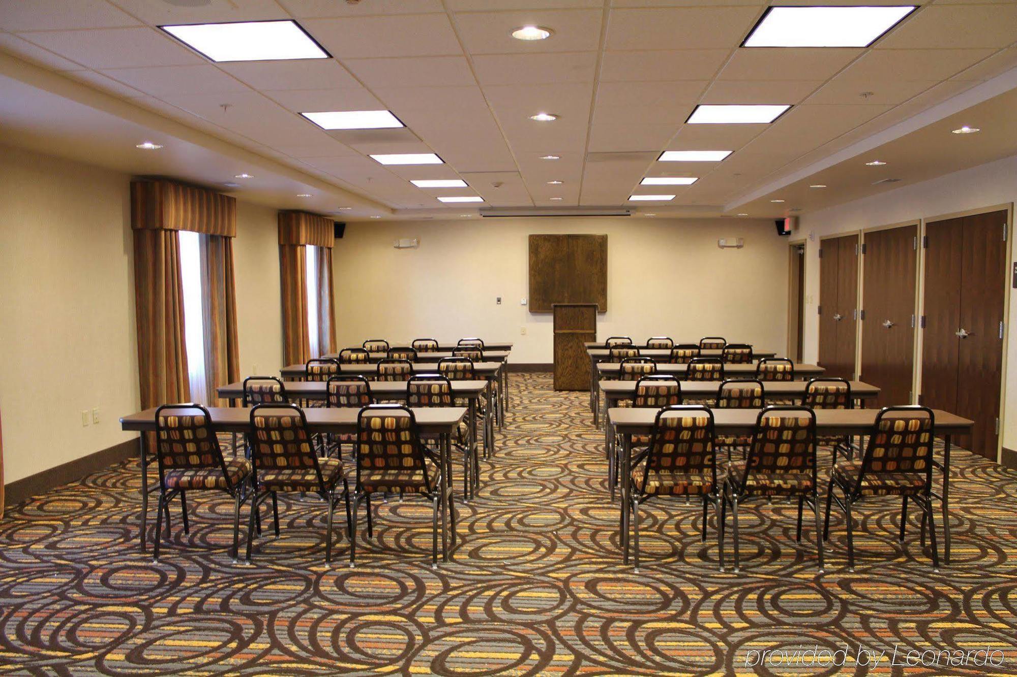 Hampton Inn Чикаша Екстериор снимка
